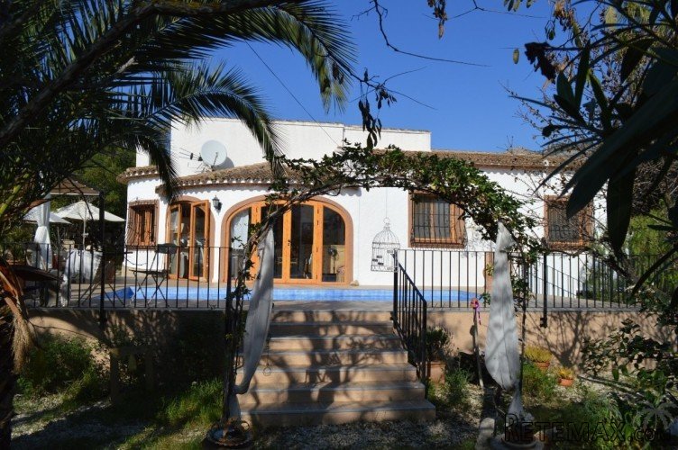 Detached, south facing villa all on one level, located on a.. - 3