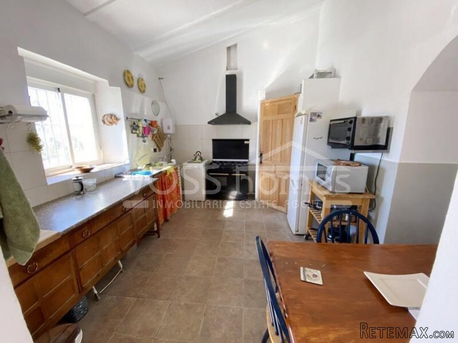 NEW & EXCLUSIVE TO VOSS HOMES - A large 174m2, deceptivey.. - 3