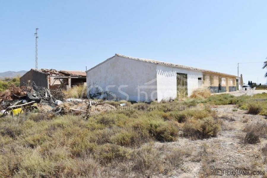 NEW LISTING - Habitable Country House to renovate of 248m2.. - 3
