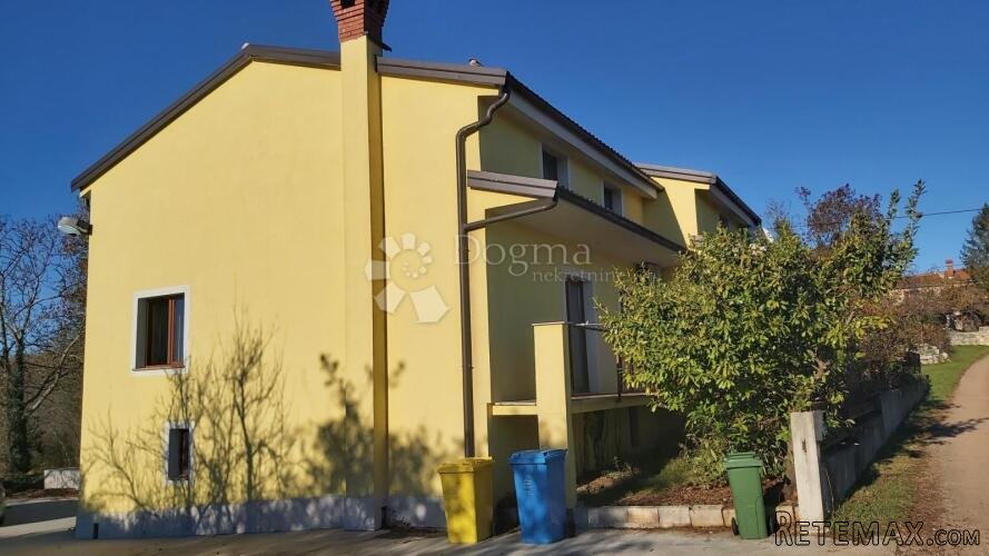 Obiteljska kuća u mirnom selu, 5 spavaćih soba - 3