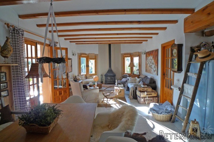Detached, south facing villa all on one level, located on a.. - 4