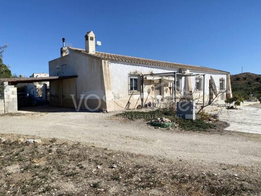NEW & EXCLUSIVE TO VOSS HOMES - A large 174m2, deceptivey.. - 4