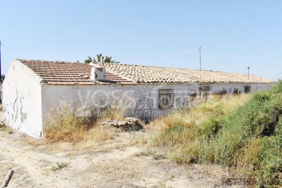 NEW LISTING - Habitable Country House to renovate of 248m2.. - 4