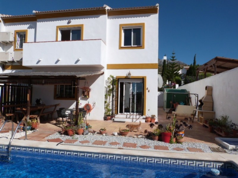 3 bedroom, 2 bathroom Townhouse, (build..