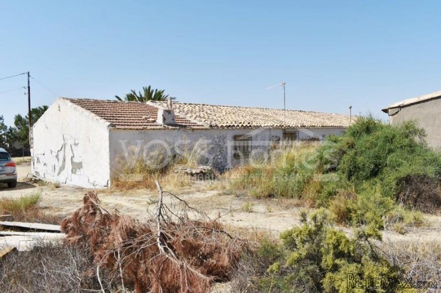 NEW LISTING - Habitable Country House to renovate of 248m2.. - 5