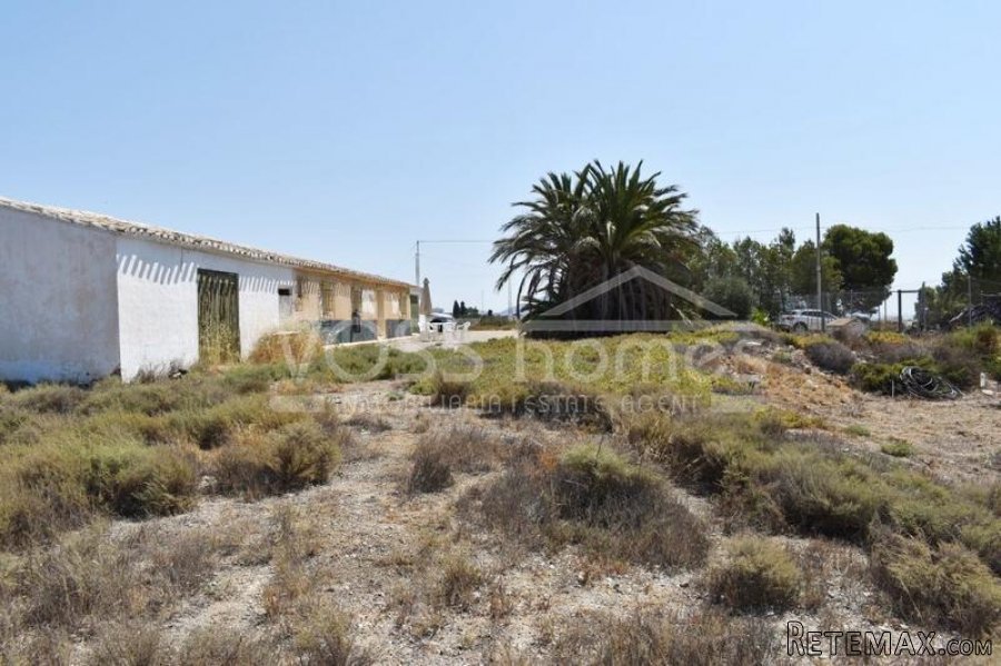 NEW LISTING - Habitable Country House to renovate of 248m2.. - 6