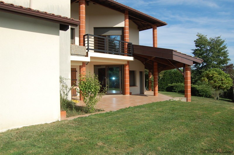 4 Bed Modern Villa With Pretty Garden..