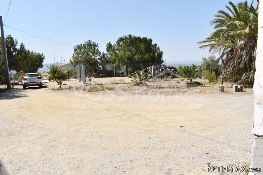 NEW LISTING - Habitable Country House to renovate of 248m2.. - 8