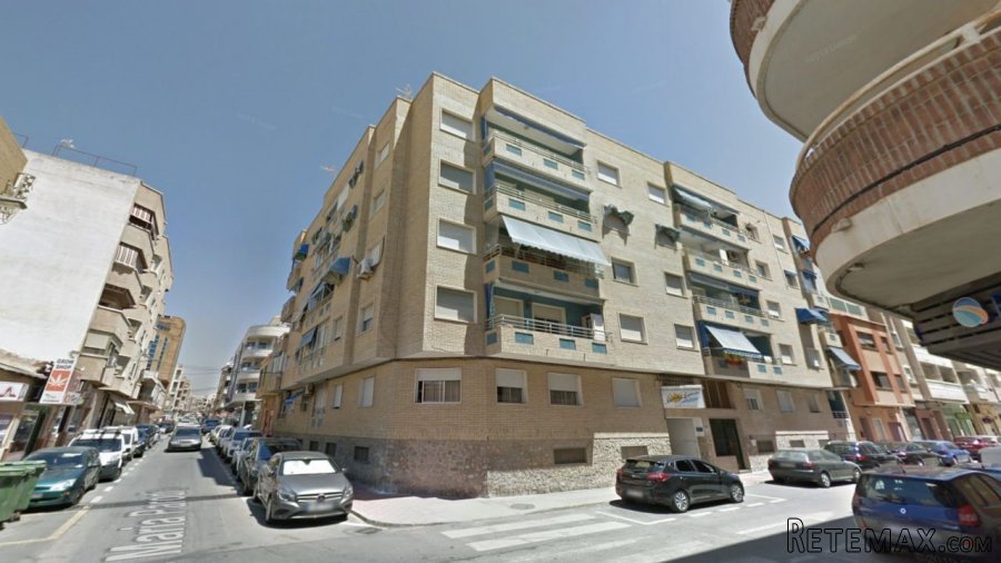 Nice semi renovated flat of 88,90 m2 in the centre of..