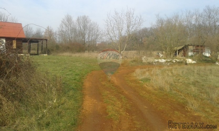 Poljoprivredno zemljište u prirodi nedaleko mora - 3