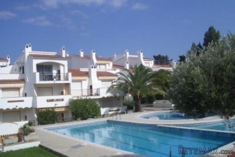 ROSES: Apartment with a swimming pool..