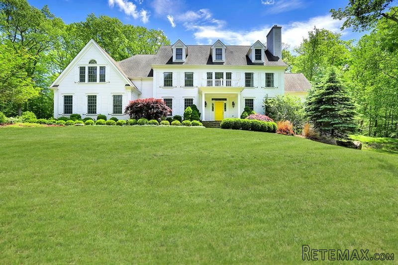 5 bedroom House For Sale: 3 Stone Hedge..