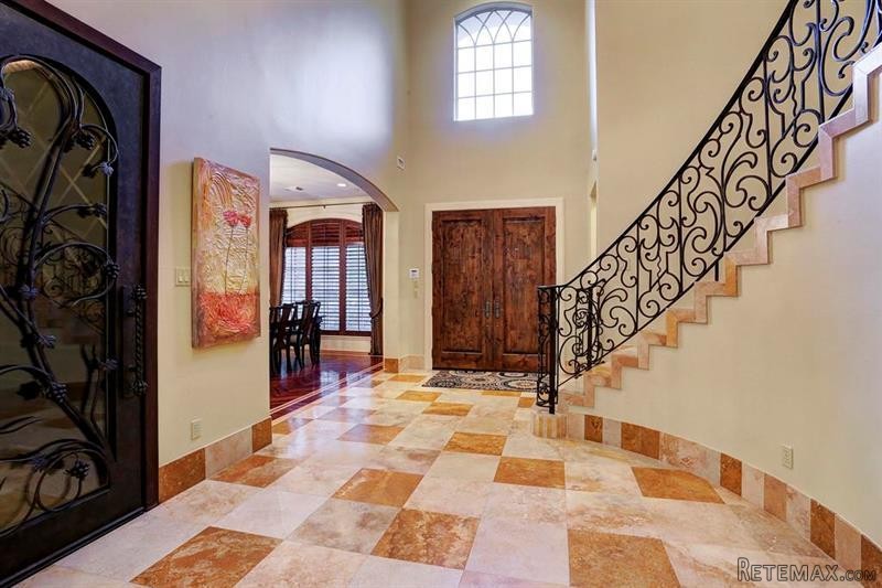 6 bedroom House For Sale: 5319 Pine.. - 2