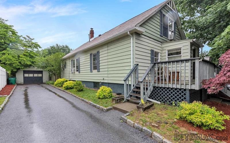 3 bedroom House For Sale: 11 Mead Ave.. - 2