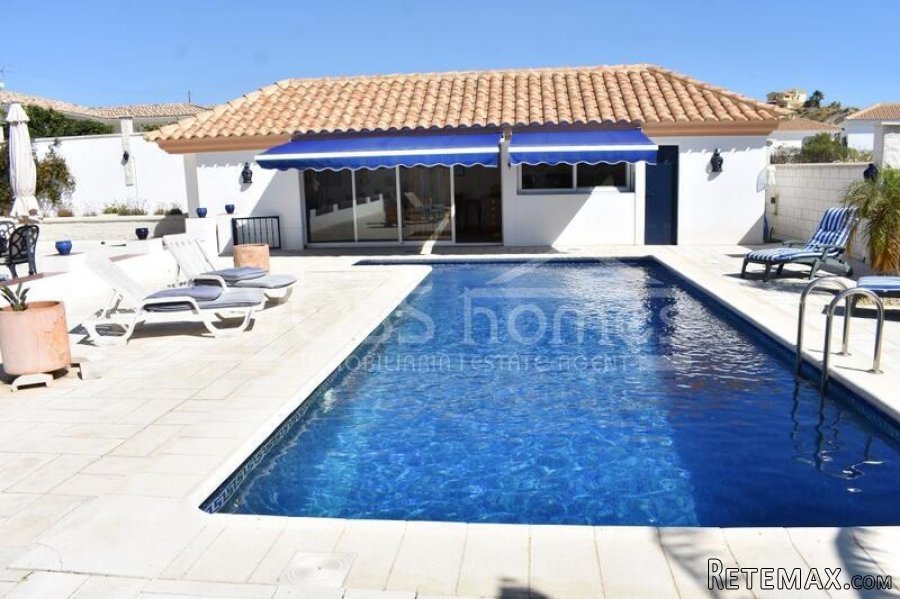 A truly impressive property with a 3 bed, 2 bath villa of.. - 2