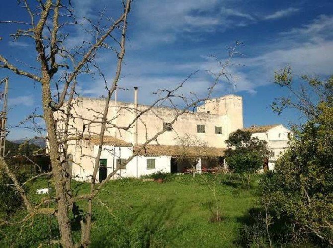 Son Vivot has approx. 500.000m2 of land, 100 year old.. - 2