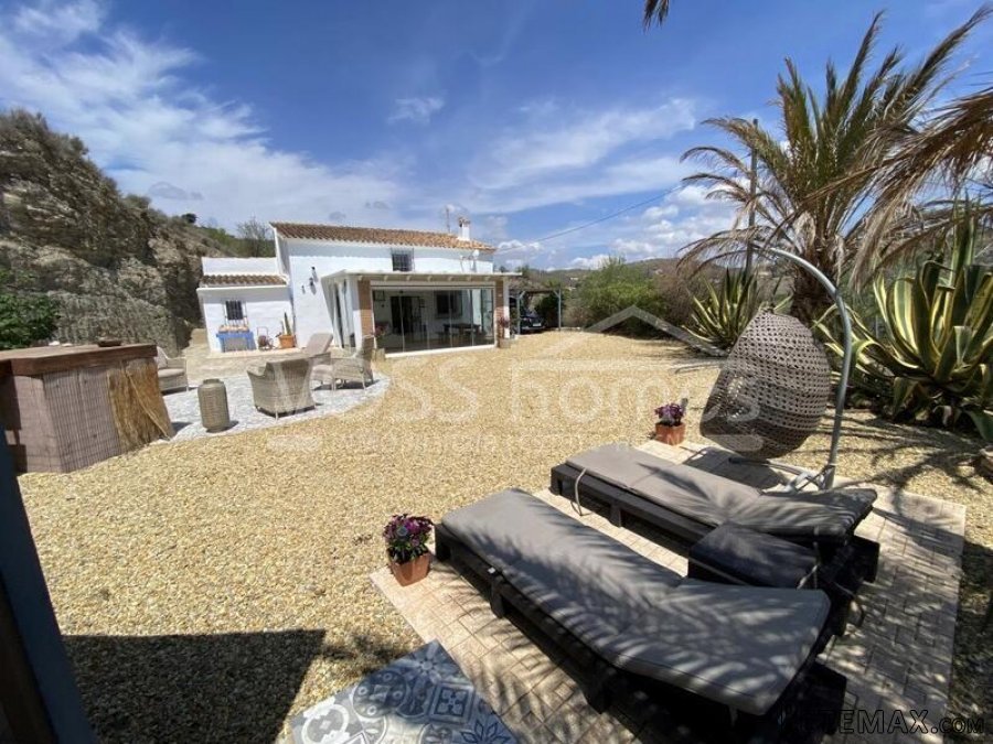 NEW & EXCLUSIVE LISTING TO VOSS HOMES - A beautifully.. - 4