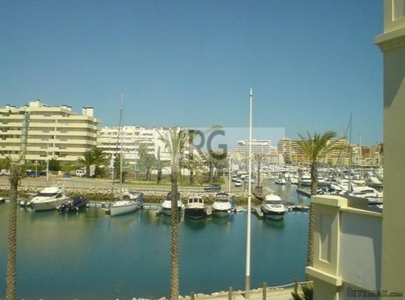 €370,000 - Vilamoura, Central.. - 2