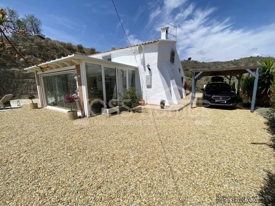 NEW & EXCLUSIVE LISTING TO VOSS HOMES - A beautifully.. - 5