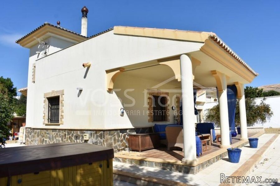 A truly impressive property with a 3 bed, 2 bath villa of.. - 6