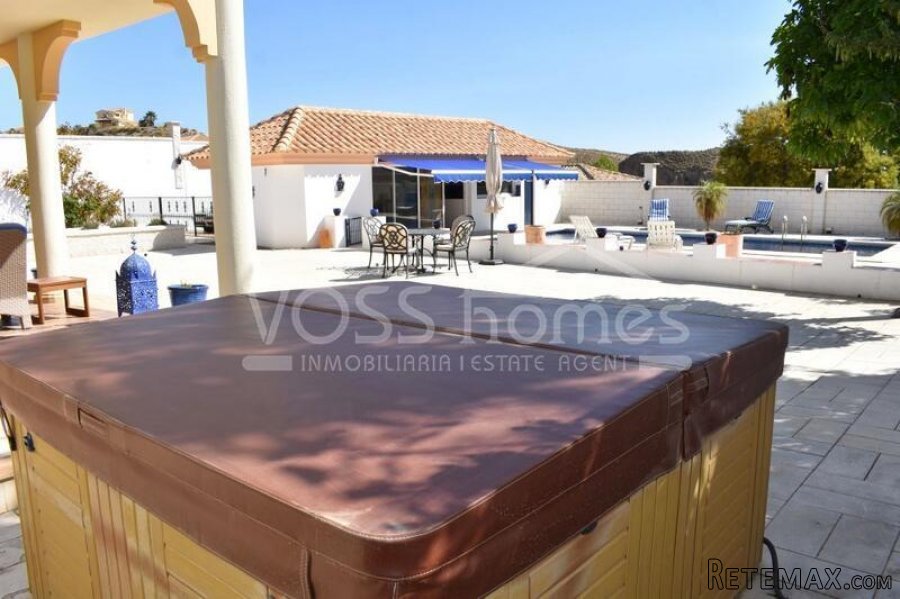 A truly impressive property with a 3 bed, 2 bath villa of.. - 7