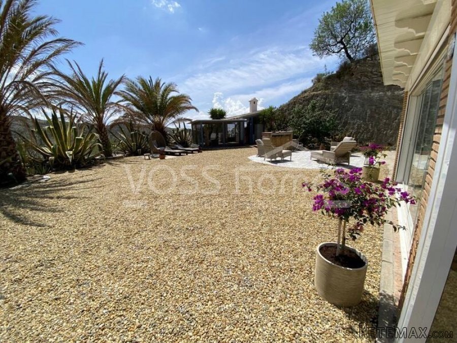 NEW & EXCLUSIVE LISTING TO VOSS HOMES - A beautifully.. - 7
