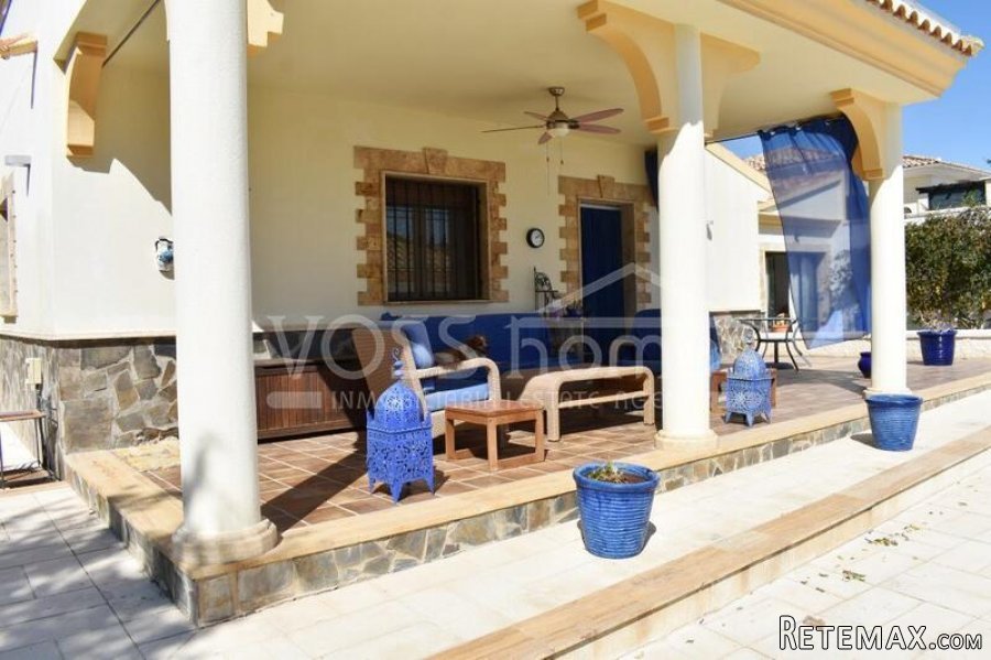 A truly impressive property with a 3 bed, 2 bath villa of.. - 8