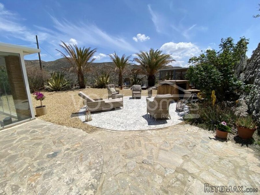 NEW & EXCLUSIVE LISTING TO VOSS HOMES - A beautifully.. - 8