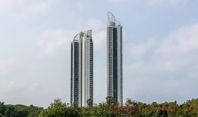 4 Bedroom Condo for sale in Na Jomtien..