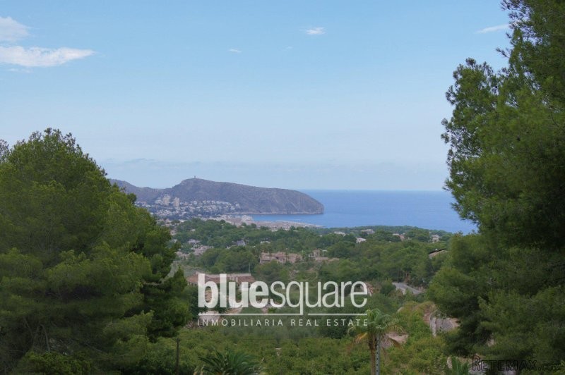 Building land with sea views in Moraira