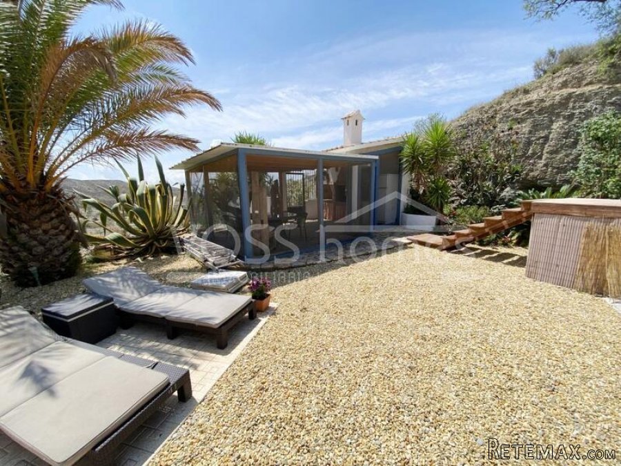 NEW & EXCLUSIVE LISTING TO VOSS HOMES - A beautifully.. - 9