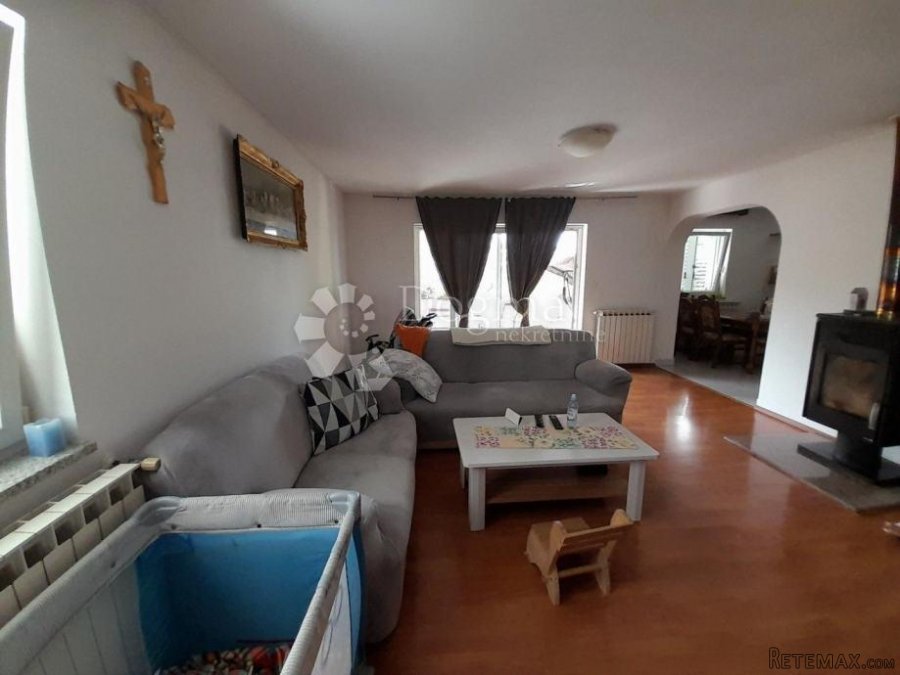 POREČ- Samostojeća kuća sa velikom okućnicom- PRILIKA! - 9