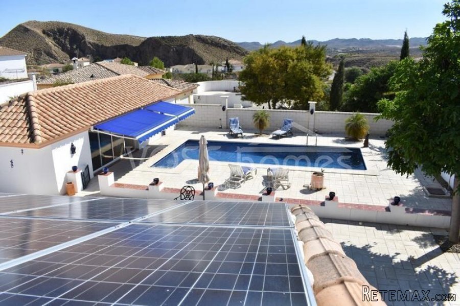 A truly impressive property with a 3 bed, 2 bath villa of.. - 10