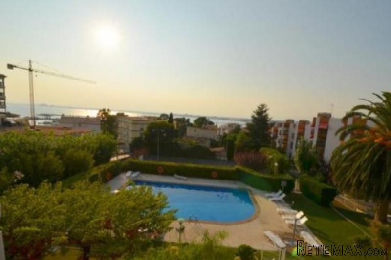 ROSES: Large apartment close to the..