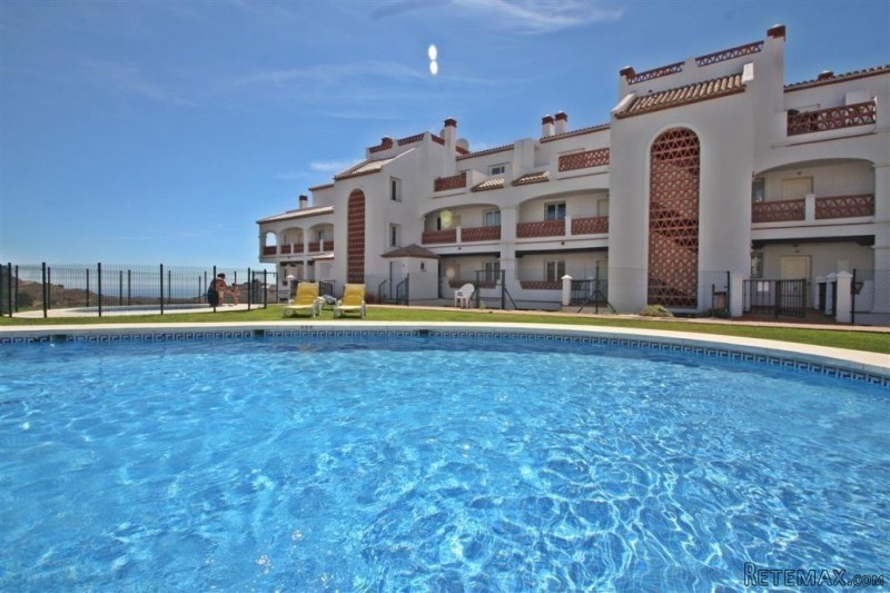 2 Bedroom Middle Floor Apartment