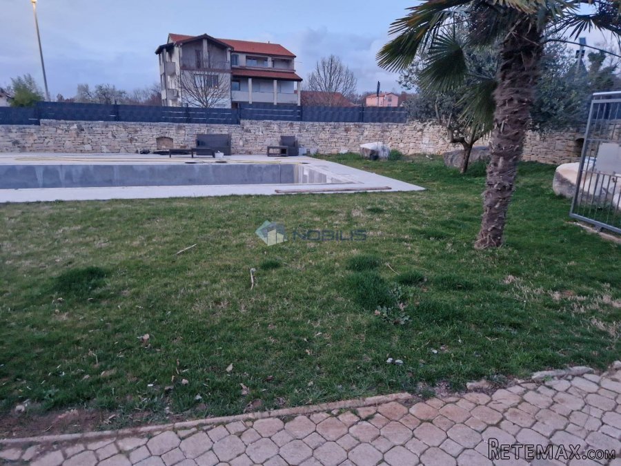Istra, Poreč, 240m2, 2 stana + 1100m2 okućnice, bazen - 2