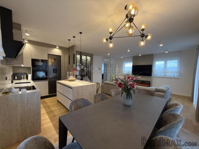 Penthouse Sesvete | 129 m2 | dizajnerski uređen - 2