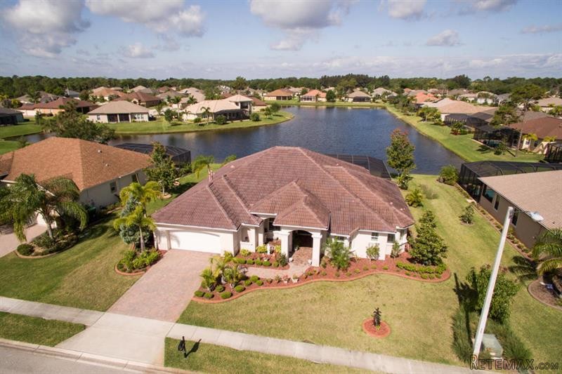 4 bedroom Detached House For Sale: 1745.. - 2