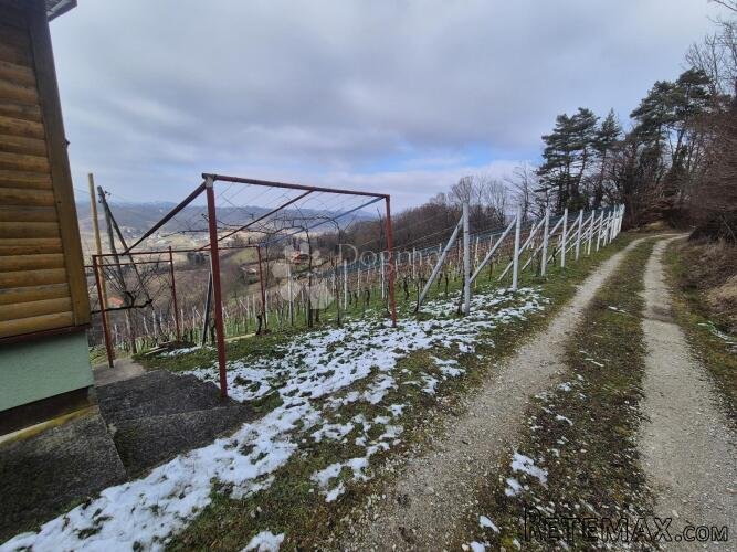 Šarmantna vikendica sa voćnjakom i vinogradom na brijegu okr - 3
