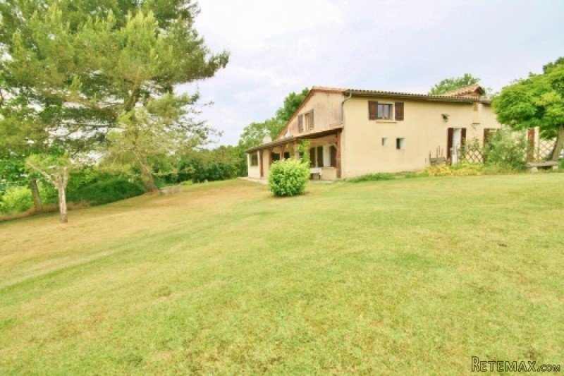 Lovely 3 bedroom cottage with 7800 m2..