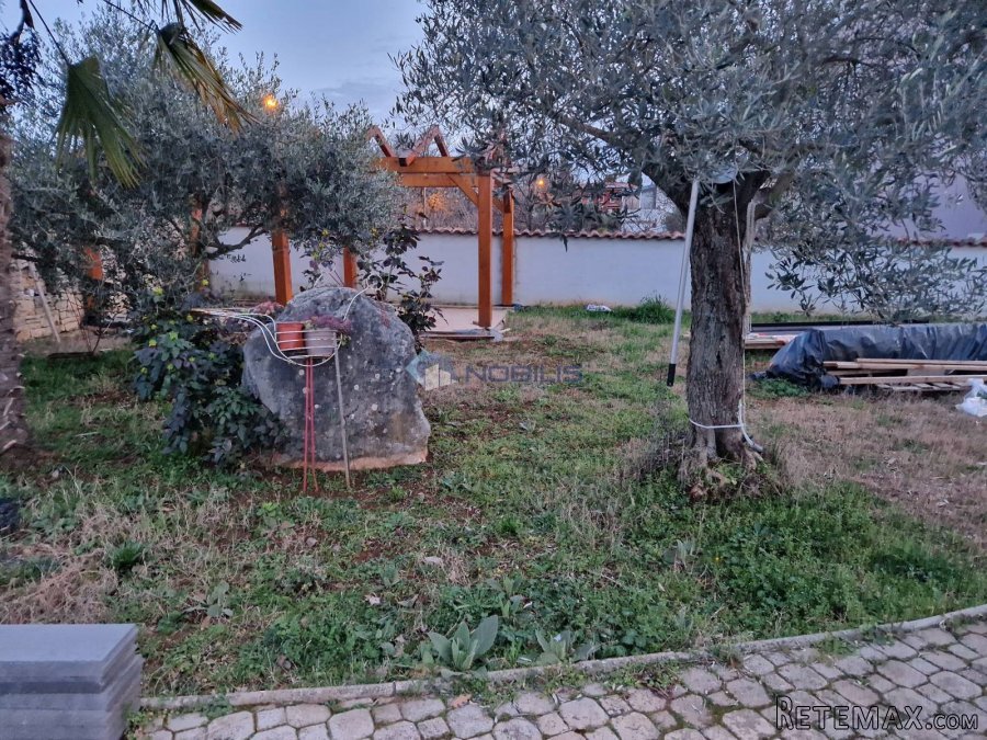 Istra, Poreč, 240m2, 2 stana + 1100m2 okućnice, bazen - 4