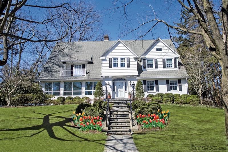 6 bedroom House For Sale: 70 Lord..