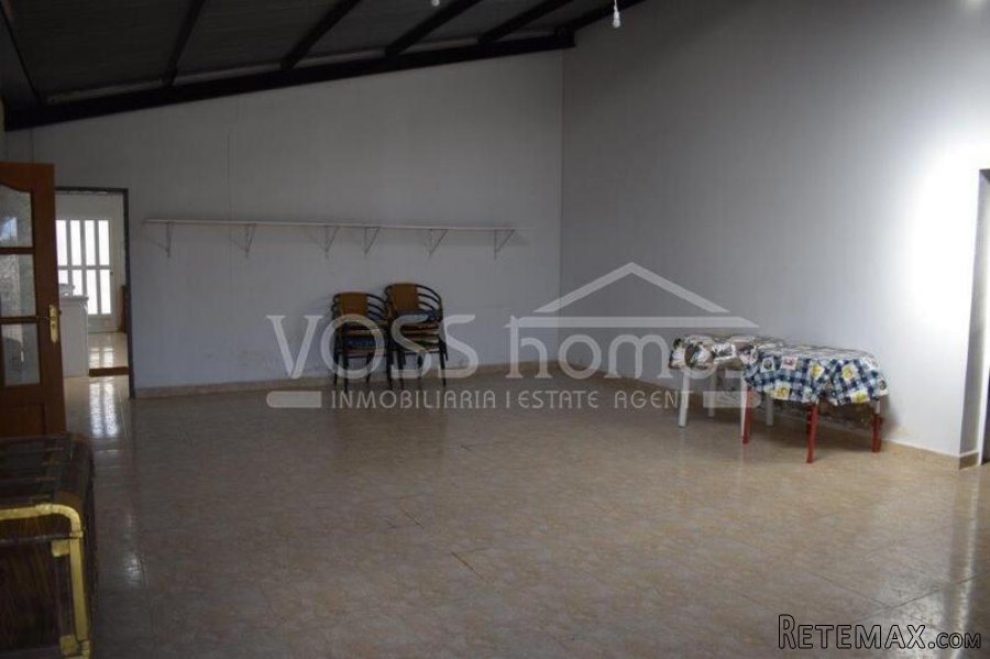 A spacious, 259m2, 4 bed, 2 bath edge of village house.. - 6