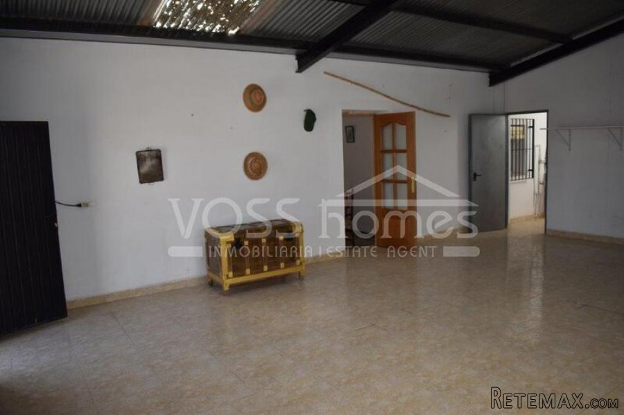 A spacious, 259m2, 4 bed, 2 bath edge of village house.. - 7