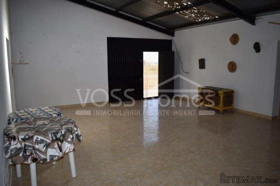 A spacious, 259m2, 4 bed, 2 bath edge of village house.. - 8