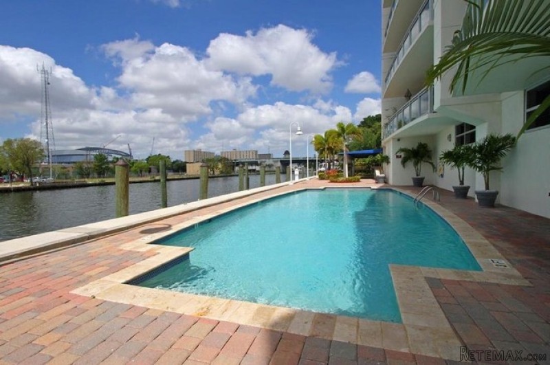3 bedroom Flat For Sale: 1090 NW North.. - 2