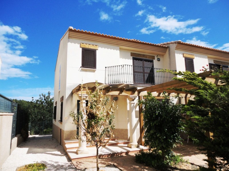 3 Bedrooms - Villa - Alicante - For Sale