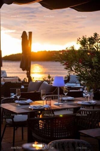 ROVINJ, Prodaje se uhodan restoran uz more (najam prostora)