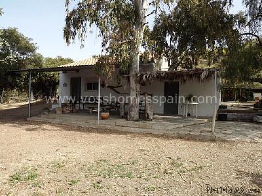 A 1 bed, 1 bath single storey, ( possibility to knock.. - 2