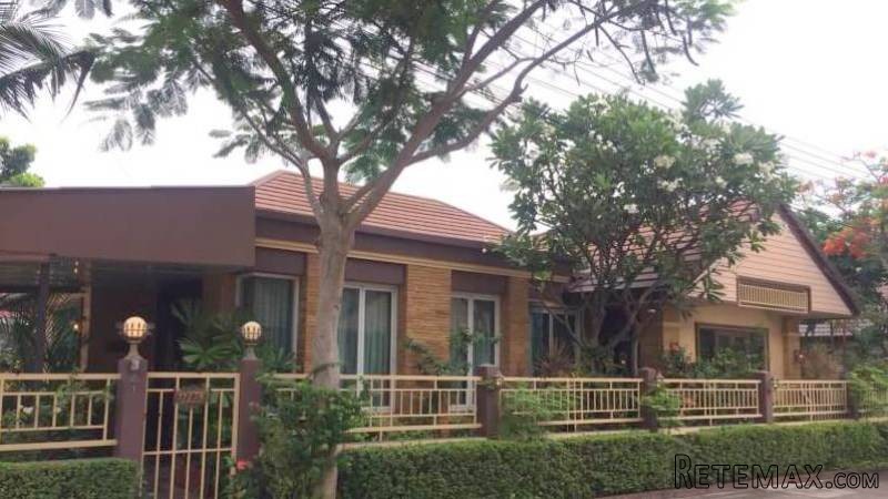 Noble 3 bedroom villa in family..